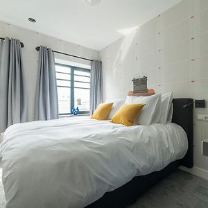 Deluxe Studio